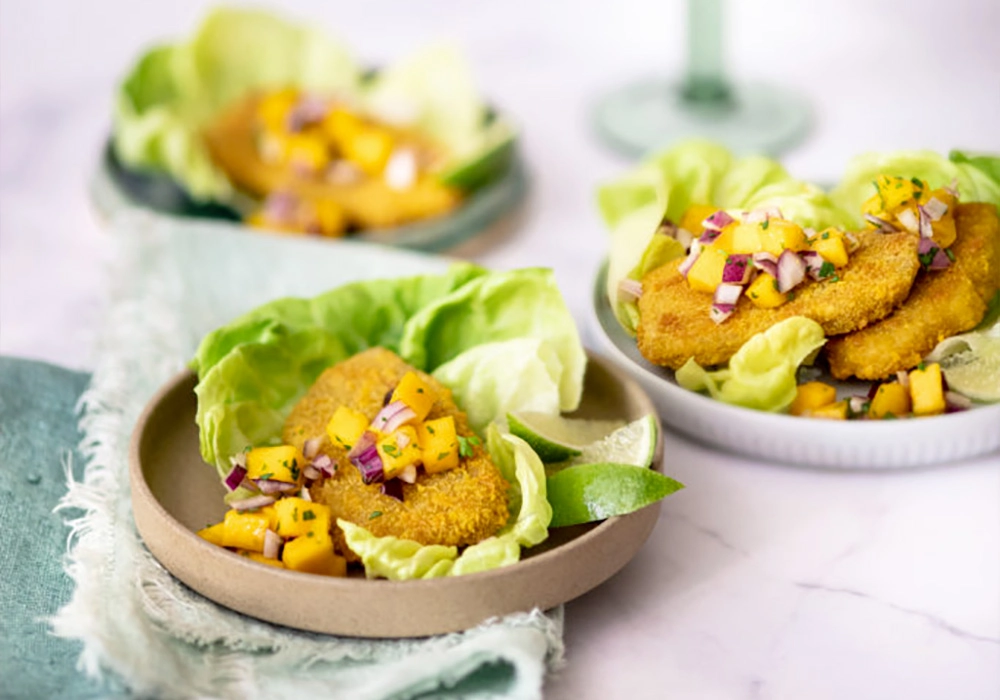 Mini cotolette con dadolata di mango e cipolla rossa al lime
